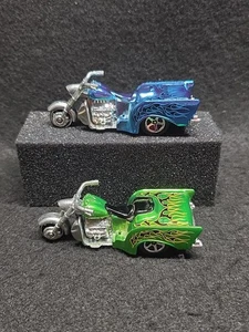 Hot Wheels Classics Series 4 Boss Hoss Motorcycle Variation Lot - Blue & Green - Picture 1 of 7