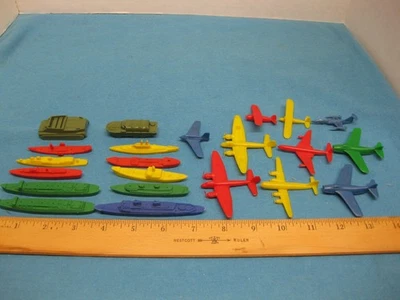 Juego de 24 barcos y aviones de juguete MPC (adolescentes) vintage de los años 60 Foto 1 de 4