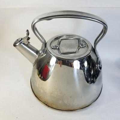 Tetera All-Clad Metalcrafters 2.0qt acero inoxidable compatible con inducción Foto 1 de 4