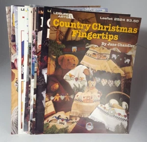 Lot OF 14 Leisure Arts Cross Stitch Leaflets Christmas Teddy Bears Nursery Kids - Picture 1 of 8