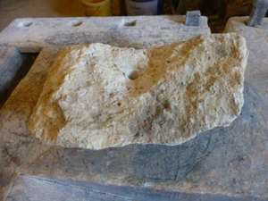 Quellstein Brunnenstein mit Loch für Quellsteinbrunnen Naturstein Nr. 83 Unikat - Bild 1 von 9