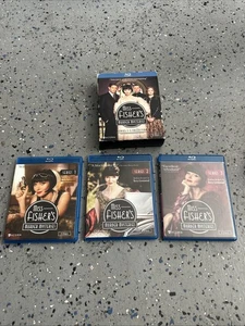 Miss Fishers Murder Mysteries Serie 1-3 Sammlung (Blu-ray, 8 Disc Box Set) - Bild 1 von 6
