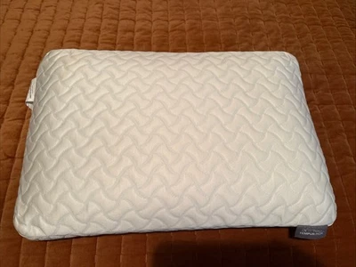 Almohada de enfriamiento Tempur-Pedic Adapt Cloud bajo perfil estándar 24x16x5" Foto 1 de 4