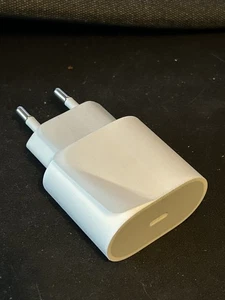 Apple 20W USB-C Power Adapter - Weiß (MHJE3ZM/A) - Bild 1 von 3