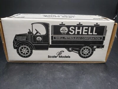 Banco de bloqueo Mack Tanker 1935 modelo fundido a presión por Ertl con logotipo de gasolina Shell Foto 1 de 4