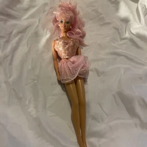 Barbie Doll In A Pink Dress With White Earrings. She Has Blue Eyes & Pink Hair. - Picture 1 of 9