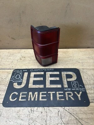 Lanterna traseira lateral de passageiros 86-92 Jeep Comanche MJ OEM (falha menor) - Imagem 1 de 4