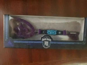 Madame Leota Haunted Mansion Disney Store Key new in box in hand 2021 - Picture 1 of 5