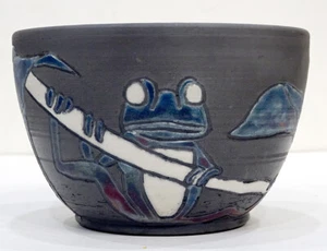 WONDERFUL! COQUI TREE FROG Studio Art Pottery PLANTER BOWL / Signed PASK - Picture 1 of 4