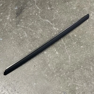 Moldura Toyota Venza, puerta RR WI 75766-0T010 OEM Foto 1 de 2