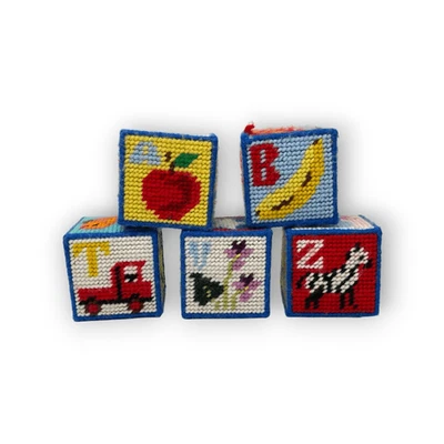 Lote de bloques de alfabeto infantil vintage de lona de plástico con punta de aguja colorido Foto 1 de 4