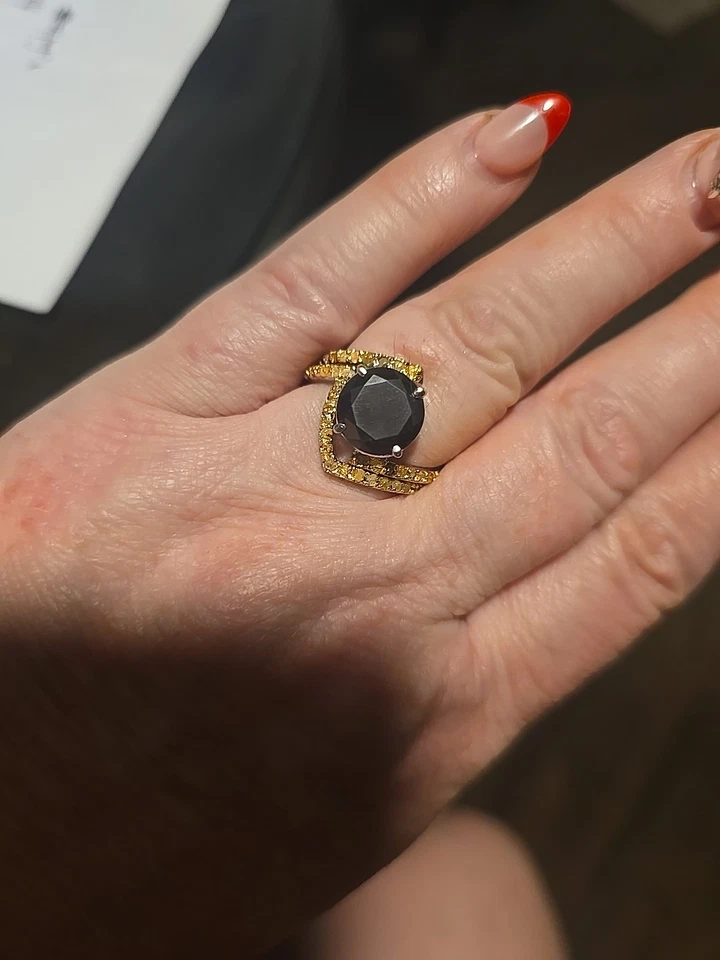 Anillo de diamantes naturales de moissanita negra y oro crudo de 5,25 quilates talla 7,5 Foto 1 de 4