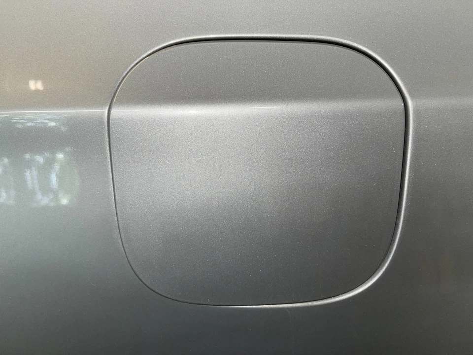 16-24 CHEVY MALIBU Fuel Tank Door SWITCHBLADE SILVER 636R Foto 1 de 1