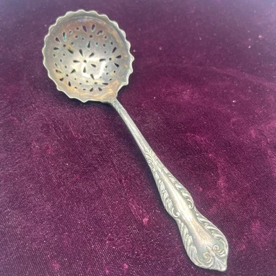 "Impresionante tamiz de azúcar antiguo plateado raro de Holmes & Edwards XIV 5 3/4""" Foto 1 de 4