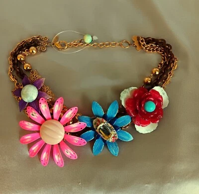 Collar de flores Lenora Dame pieza llamativa en tono dorado - Nuevo  Foto 1 de 2
