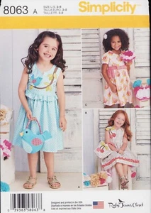 2 Geldbörsen 3 Kleider Mädchen Gr. 3-8 Simplicity 8063 ungeschnitten neu - Bild 1 von 2