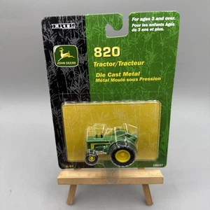 Neu in Verpackung Ertl 15137 Die Cast 1/64 John Deere 820 Farm Tractor 2001 S Scale Green - Bild 1 von 2