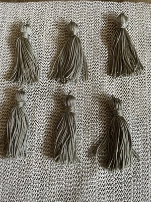 Lote 6 pequenas borlas vintage para botão de móveis, chaveiro. Ouro 3,25 pol - Imagem 1 de 4