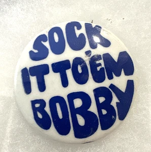 1968 Robert Kennedy Präsidentschaftskampagne Pin Sock it To 'Em Bobby #1 Laugh In - Bild 1 von 4