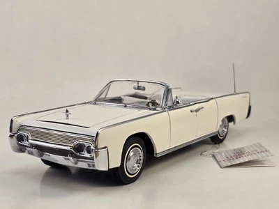 Franklin Mint 1961 Lincoln Continental "PEBBLE BEACH" LE of 500 1:24 RARE / L@@K - Image 1 of 4