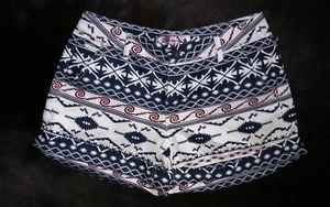 Bellissimi pantaloncini da donna in stile etnico DESIGUAL come nuovi taglia 34 - Foto 1 di 5