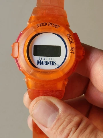 Seatle Mariners Shock Resistant 90's Wristwatch MLB Baseball UNTESTED Cover