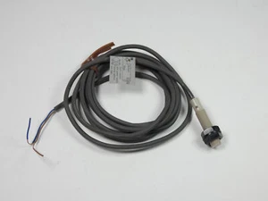 Omron E2F-X1R5Y1 Proximity Switch Sensor 24-240VAC - Picture 1 of 5