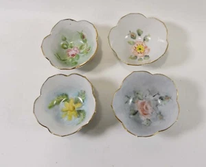Four 3.5" W x 1.5" H Round Bowls china with gold color trim - Foto 1 di 5