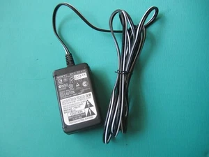 Genuine SONY AC POWER Adapter AC-L100 GV-D200 D300 Handycam CCD DCR TRV PC DSC - Picture 1 of 7