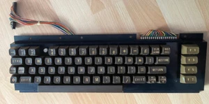Commodore 64 Boîte à Pain Clavier Sans Plumes, Coloris Blanc Stylos, 1 Bouton - Photo 1/5
