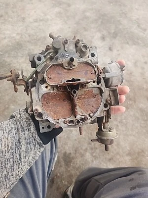 Chevy / GMC Truck Rochester 4 Jet Carburetor  17082226  -  0222 DUU Foto 1 de 4