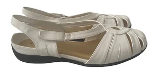 Classique Women's White Sandals Slingback Flat 1" Heel Covered Toe Sz 9 W - Picture 1 of 6