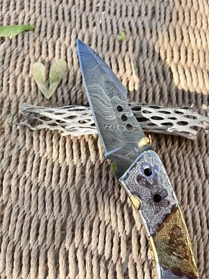 Художественный прокручиваемый единственный в своем роде карманный нож из Дамаска, ручной работы в Пакистане. - Изображение 1 из 4