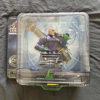 🥰🥰LEX LUTHOR PISAPAPELES JLA DC COMICS MONOGRAMA OBRAS MAESTRAS FIGURA DE 4,5"🥰🥰 Foto 1 de 4