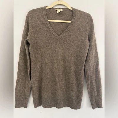 Suéter para mujer White & Warren mediano 100 % cachemir gris marrón cuello en V TAN SUAVE Foto 1 de 4