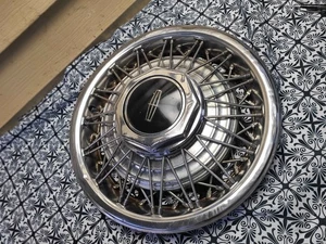 (1) 1983-1989 Lincoln Town Car Spoke Hubcap, Wire Hubcap, Good Condition, OEM - Picture 1 of 3