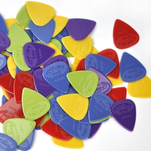 Lote de 50 púas de guitarra de nailon Alice 0,81 mm proyectando plectrums colores mixtos AP-G - Imagen 1 de 2
