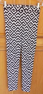 Pink by Victoria Secret Ladies Size S Black & Cream Geometric Patt Leggings - Picture 1 of 3