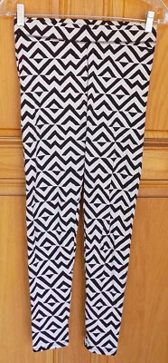 Pink by Victoria Secret Ladies Size S Black & Cream Geometric Patt Leggings - Image 1 of 3