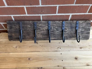24 Inch Hand Crafted 5 Hook Coat Rack On Barnwood - Picture 1 of 4