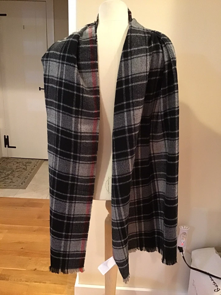 Bufanda a cuadros GAP gris, negra, roja nueva con etiquetas Foto 1 de 4