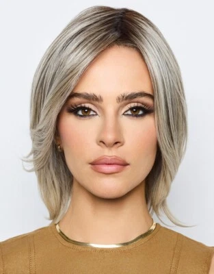 Peruca MIKA por RENE OF PARIS *TODAS AS CORES* Amiga do Calor! Frente de renda + peça mono NOVA - Imagem 1 de 4