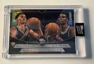 /5800 Victor Wembanyama David Robinson* RC 2023-24 TOPPS JETZT NBA Spurs Karte WR1 - Bild 1 von 2