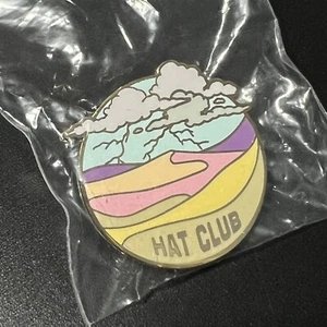 New Hat Club Exclusive Sand Storm Collection Emaille Hut Pin New Era MLB - Bild 1 von 2