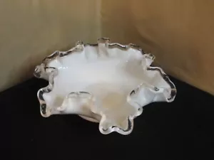 Vintage Fenton White Milk Glass Ruffled Small Bowl Dish 6" Diameter - Imagen 1 de 3