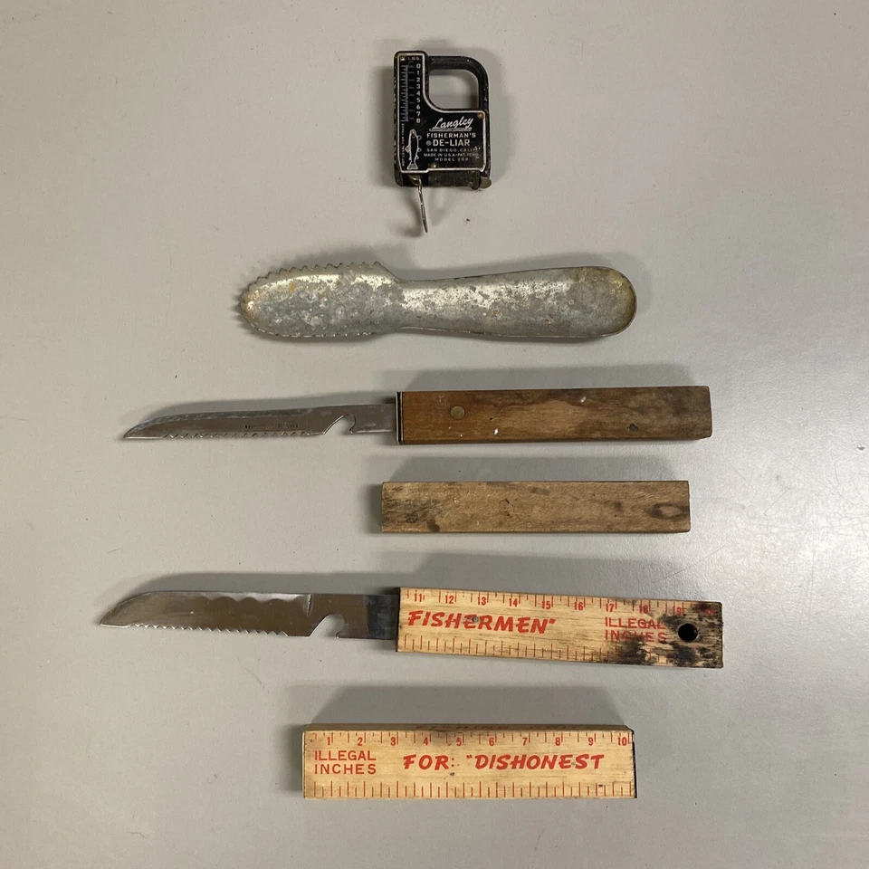 2 VINTAGE FLOATING FISHING KNIFE KNIVES SPEED SCALER LANGLEY DE-LIAR SCALE - Image 1 of 1