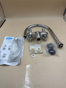 Grifo utilitario expuesto Elkay LK406GN08T6 ADA 4"  - Imagen 1 de 9