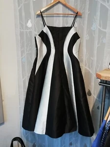 NEU MIT ETIKETT KAREN MILLEN TWILL-EINSATZ SCHWARZ & WEISS KLEID - UK-GRÖSSE 16. UVP: 129€. - Bild 1 von 4