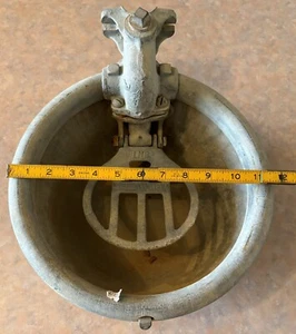 Franklin Equip - Gusseisen - Vieh Rinder Kuh Bewässerungsschale - LNG - Monticello, Iowa - Bild 1 von 11
