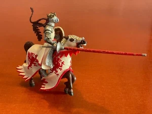 Zwei weiße Ritter mit Pferd von Papo (2004 und 2006) - Bild 1 von 7